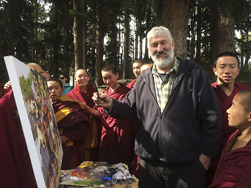 В окружении тибетских монахов