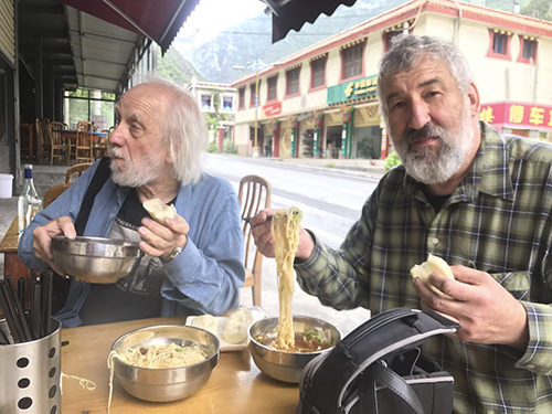 Николай Буртов и Виталий Попов в Тибетском ресторане